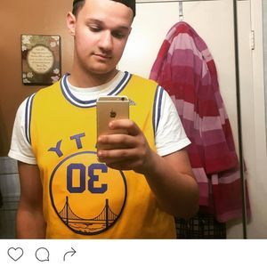 Meet your Posher, Dennis